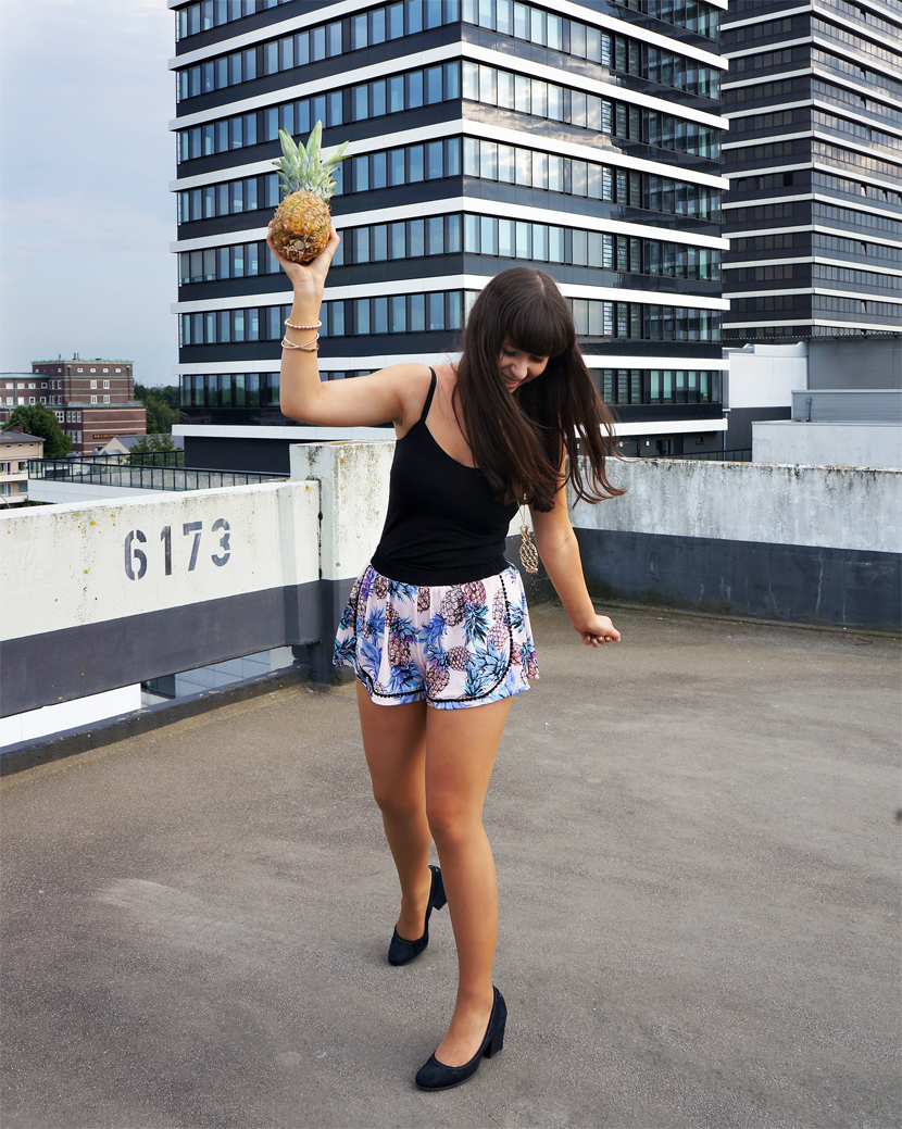 InLoveWithAPineapple_Blue_Fashion_Outfit_Ananas_Hamburg_BelleMelange_09