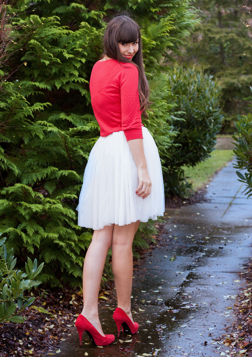 ChristmasGirl_Outfit_Fashion_Red_whiteskirt_BelleMelange_10