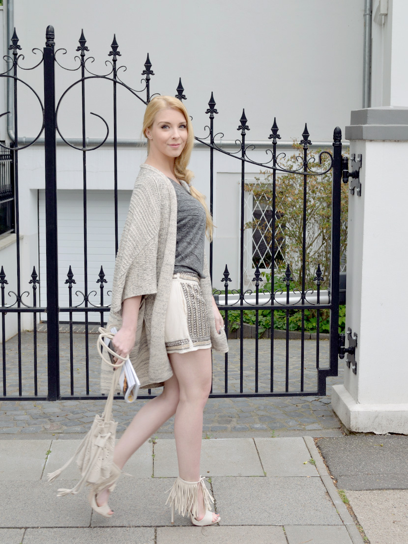 Fringe-Boho_Blog_Belle-Melange_Outfit_Fashion_Look_Pailletten-Shorts_Fransen_Cardigan-6