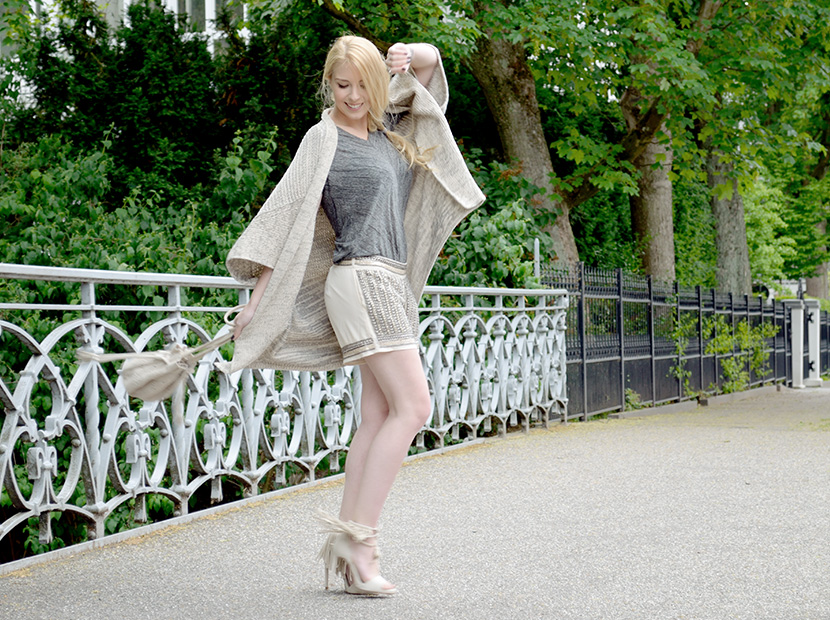 Fringe-Boho_Blog_Belle-Melange_Outfit_Fashion_Look_Pailletten-Shorts_Fransen_Cardigan-7